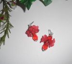 Boucles d'oreilles fleurettes rouge avec perles en cristal