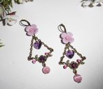 Boucles d'oreilles fleurs mauves avec pampilles coeurs et perles roses