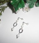 Boucles d'oreilles en perle de nacre avec fer à cheval sur clous en argent 925