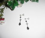 Boucles d'oreilles en perles de cristal noir avec croix sur clous en argent 925