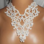 Parure Collier de Cérémonie dentelle écrue motif arabesque et fleurs avec cristal de Swarovski