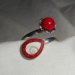 Bague originale en argent 925 avec gorgone rouge et oeil de Ste Lucie