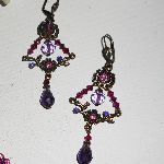 Boucles d'oreilles connecteurs fleuris avec perles en cristal violet et vert