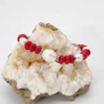 Bracelet en perles de culture et gorgone rouge