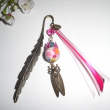 Marque pages plume perle fleurie rose avec cigale bronze et rubans