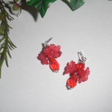 Boucles d'oreilles fleurettes rouge avec perles en cristal