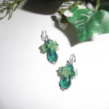 Boucles d'oreilles originales fleurettes avec perles en cristal vert