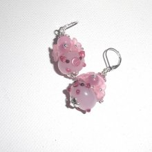 Boucles d'oreilles originales fleurettes roses avec perles et cochons en verre