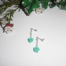 Boucles d'oreilles avec roses en gorgone sculptées vertes et agates sur clous en argent 925