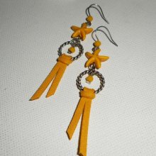 Boucles d'oreilles étoile de mer avec daim jaune moutarde