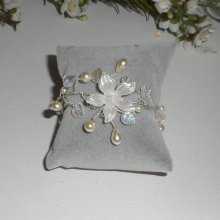 Bracelet aérien en cristal blanc avec fleur et perles nacrées