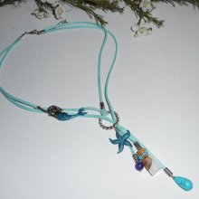 Collier lacet en daim bleu sirène avec étoile de mer, bouteille et pierres