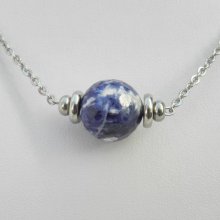 Collier solitaire avec pierre bleu en sodalite ronde et perles en acier inoxydable