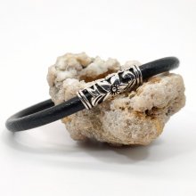 Bracelet floral sur cordon en cuir noir