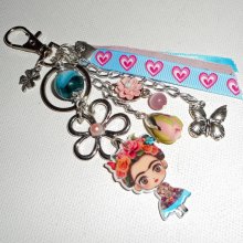 Bijoux de sac/porte clefs Frida rose et bleu avec fleurs et rubans