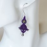 Paire de boucles d'oreilles  en micro-macramé violettes avec crochet en argent 925