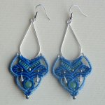 Boucles d'oreilles en micro-macramé  bleu/bleu ciel/vert turquoise