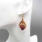 Paire de boucles d'oreilles bleues avec des perles en oeil de tigre teinté