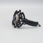 Bracelet noir en micro-macramé  avec labradorite sertie