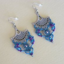Boucles d'oreilles bleu turquoise/violet en micro-macramé