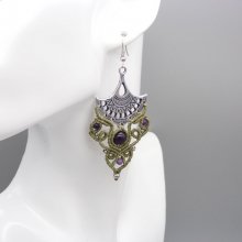 Boucles d'oreilles vertes en micro-macramé avec des perles améthyste