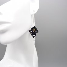 Boucles d'oreilles  en micro-macramé noires avec des perles en jaspe impérial