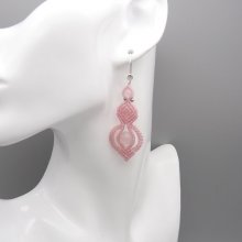 Boucles d'oreilles  en micro-macramé rose clair