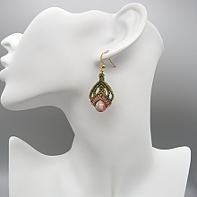 Paire de boucles d'oreilles bleues avec des perles en rhodochrosite