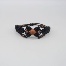 Bracelet en micro-macramé noir avec une perle centrale 'pierre de soleil'