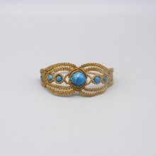 Bracelet en micro-macramé brun clair  avec des perles apatites