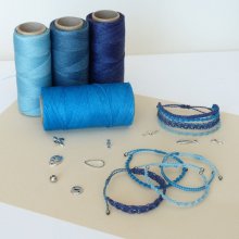 Bijoux en micro-macramé à personnaliser en 'Nuances de bleu'