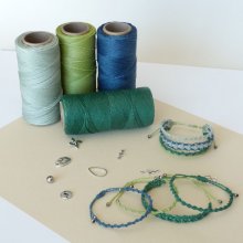 BBijoux en micro-macramé à personnaliser en 'Nuances de vert '