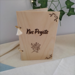 Carnet budget loisirs en bois gravé