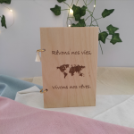 Carnet budget loisirs en bois gravé