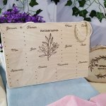 Calendrier pour anniversaires en bois gravé. Travail artisanal
