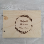 Livre d'or 'Anniversaire' en bois gravé et personnalisable