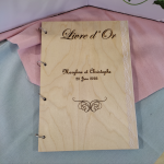 Grand livre d'or,  en bois gravé et personnalisable. Modèles au choix. Travail artisanal
