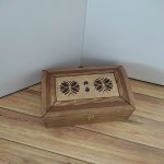 Boîte en bois, décoration artisanale, marqueterie en placage bois, reliefs pyrogravés, motif 'rosace'.  Petit coffre de rangements divers, décoration d'intérieur.