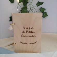 Carnet budget loisirs en bois gravé