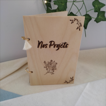 Carnet budget loisirs en bois gravé