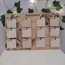 Calendrier mural en bois pyrogravé. Travail artisanal. Pour Anniversaires
