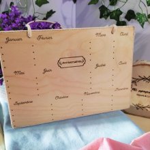Calendrier pour anniversaires en bois gravé. Travail artisanal