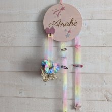 Support barrettes, pinces et chouchous en bois, gravure personnalisée joli décor rose poudré, ruban arc en ciel