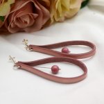 Boucles d'oreilles en cuir vieux rose sur clous en argent 925 