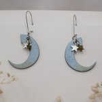 Boucles d'oreilles lunes argentées en bois et charmes étoiles 