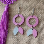 Boucles d'oreilles pendantes géométriques en bois Fuchsia et Gris