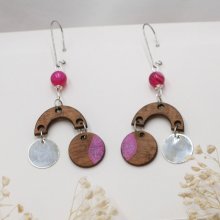 Boucles d'oreilles en bois noyer perles fuchsia