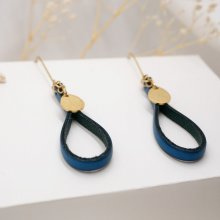 Boucles d'oreilles en cuir bleu pampille dorée