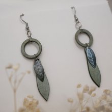 Boucles d'oreilles feuille en bois et métal patiné vert de gris