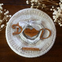 Porte-alliances personnalisé tissé en laine et cordes aux initiales et coeur en bois gravé